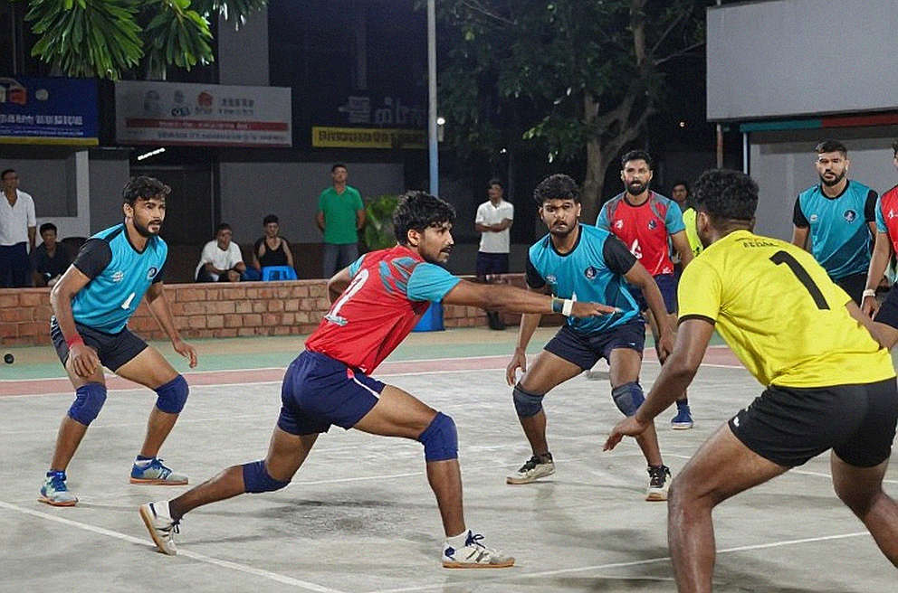 कबड्डी: मिट्टी से मैट तक, एक खेल का पेशेवर पुनर्जन्म कबड्डी: मिट्टी से मैट तक, एक खेल का पेशेवर पुनर्जन्म